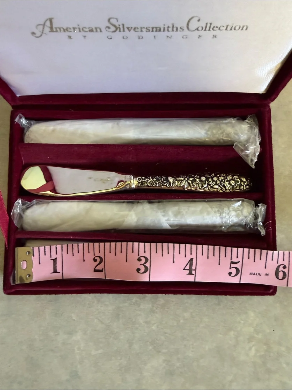 Godinger American Silversmiths Silver Plate Floral Butter Knife Velvet Gift Box